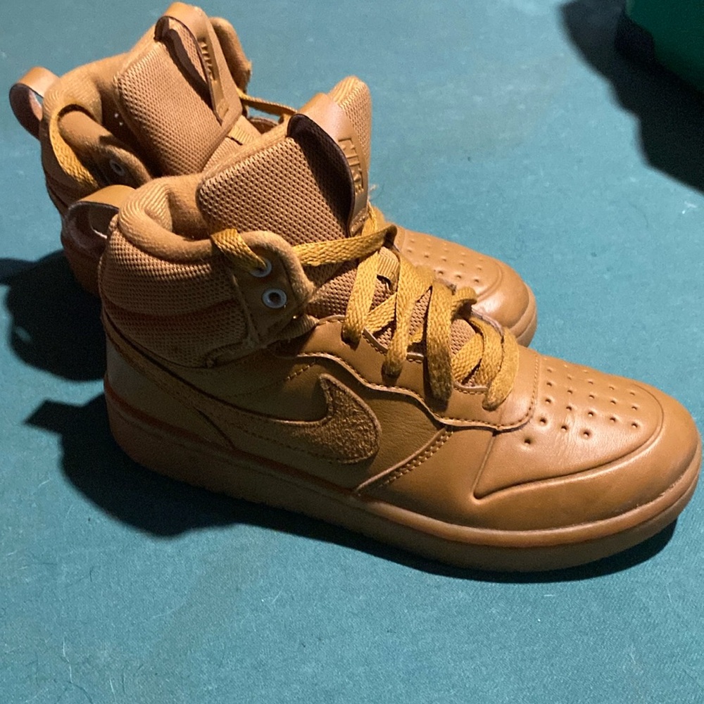Nike Court Borough Mid 2 Boot
Wheat (GS) size 3Y